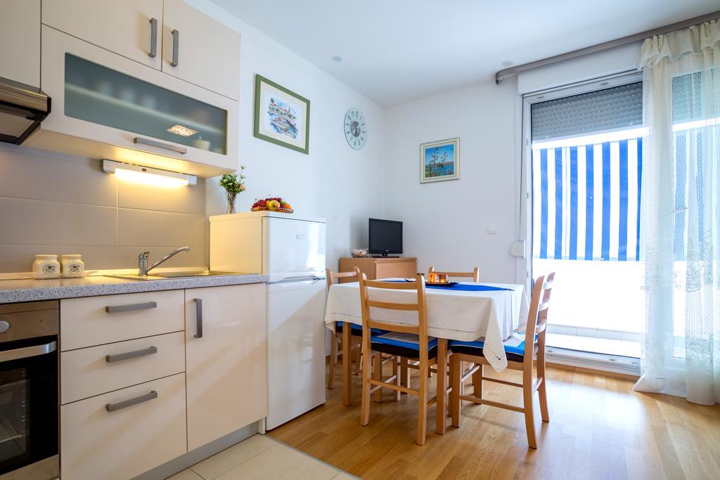 Teuta - Private Parking Apartmán *